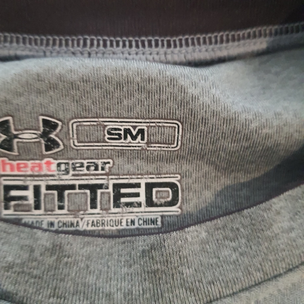 Under Armour Mens Gray Fitted Shirt Small - Picture 4 of 9